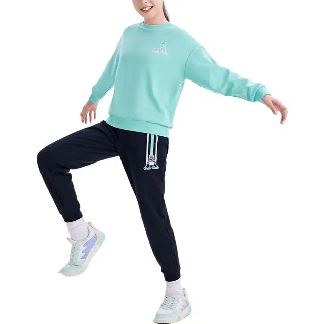 安踏 童装 纯色印花字母圆领长袖卫衣 女童 荧青绿