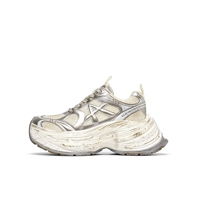 Acupuncture Classic Retro Low Dad Sneakers