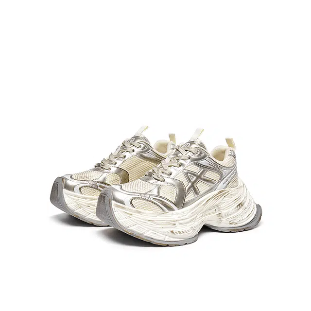 Acupuncture Classic Retro Low Dad Sneakers