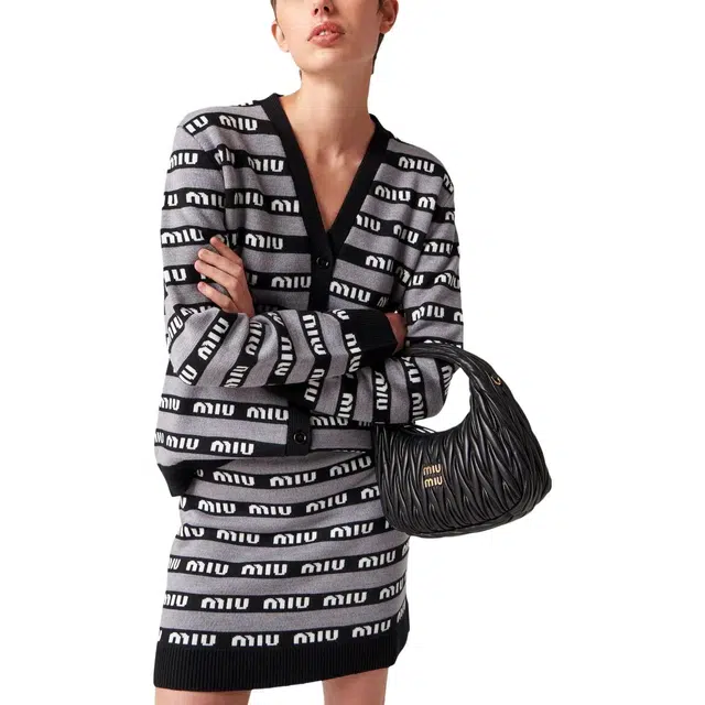 MIU MIU FW22 LogoV