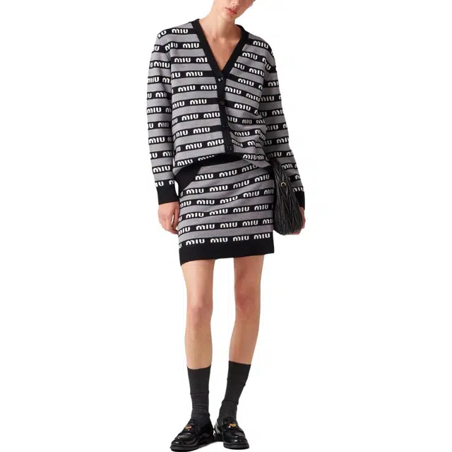 MIU MIU FW22 LogoV