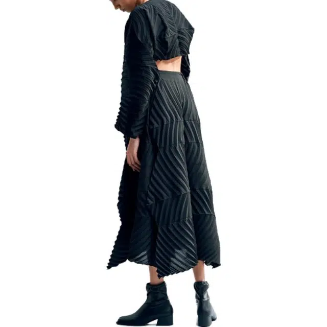 ISSEY MIYAKE SS23 T