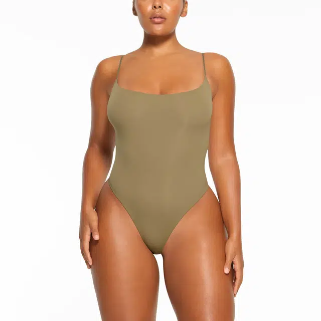 SKIMS FITS EVERYBODY CAMI BODYSUIT KHAKI