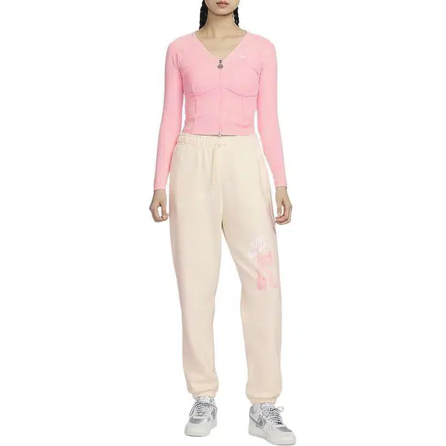 Nike Sportswear logoV SS24T