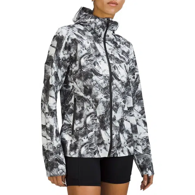 lululemon Glyde Break a Trail Logo