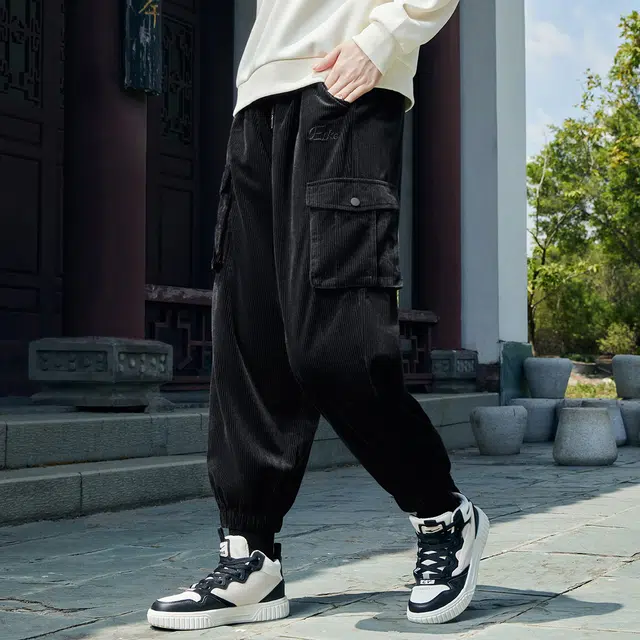 鸿星尔克 嫦娥奔月 字母印花系带休闲束脚灯芯绒休闲裤 女款 正黑