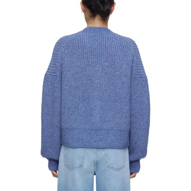 CLOSED V