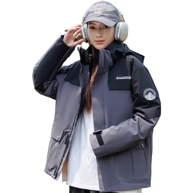 雅鹿 防风防雨户外登山服冲锋衣 女款