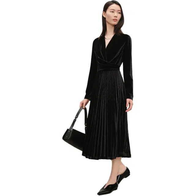 玖姿安娜蔻 舒适套头纯色褶皱长袖连衣裙 女款 素黑
