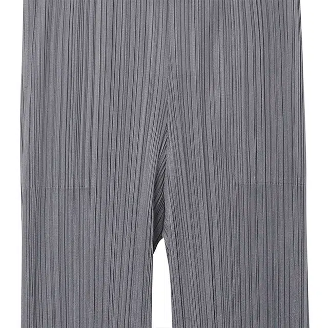 PLEATS PLEASE ISSEY MIYAKE