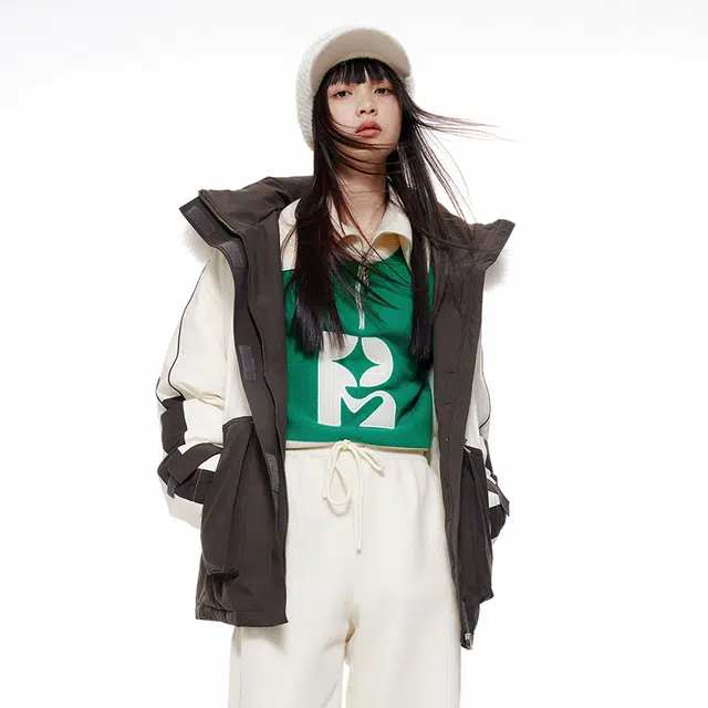 太平鸟女装 连帽毛领工装派克羽绒服外套 女款