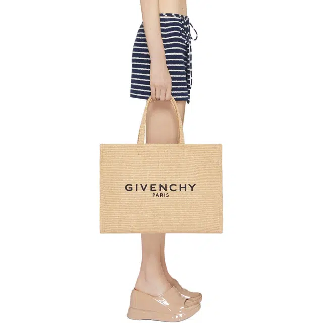 GIVENCHY FW24 Logo