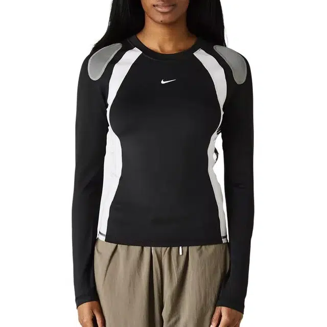 Nike Sportswear LogoT