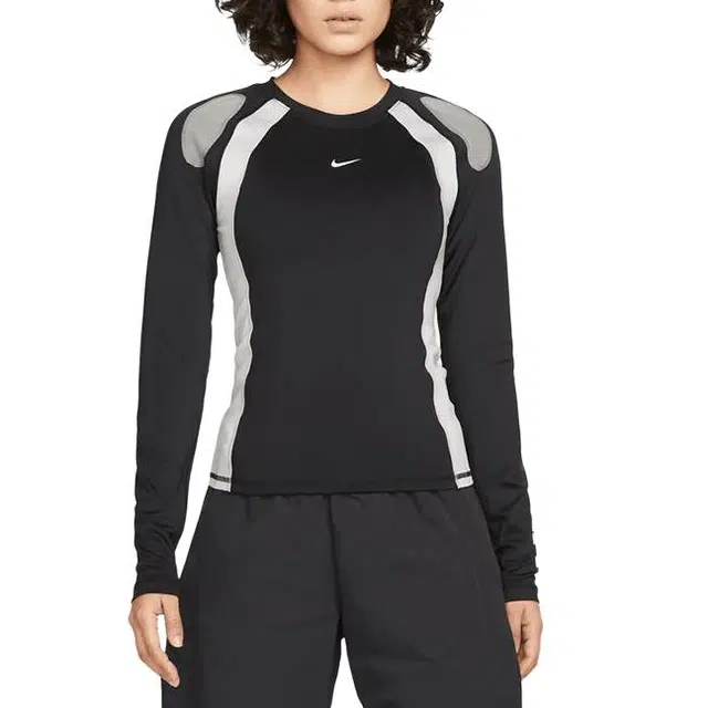 Nike Sportswear LogoT