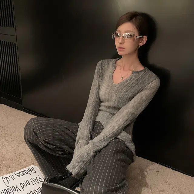V