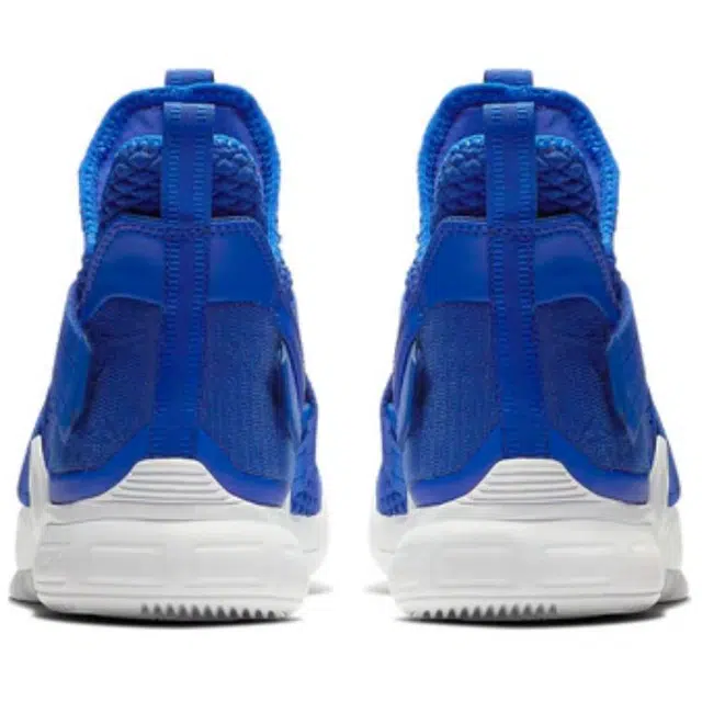 Nike zoom soldier 12