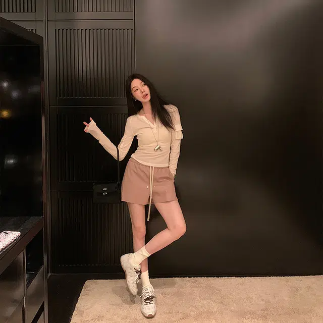 区区欧阳 高腰宽松三分简约舒适通勤休闲短裤 女款