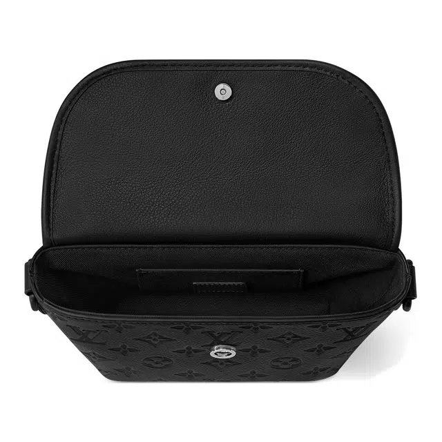 Louis Vuitton Pulse Shoulder Bag Black