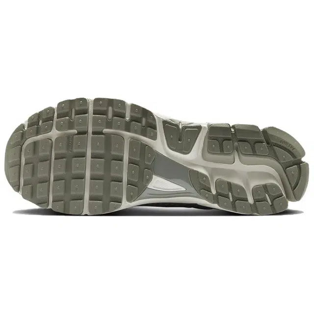 Nike Air Zoom Vomero 5