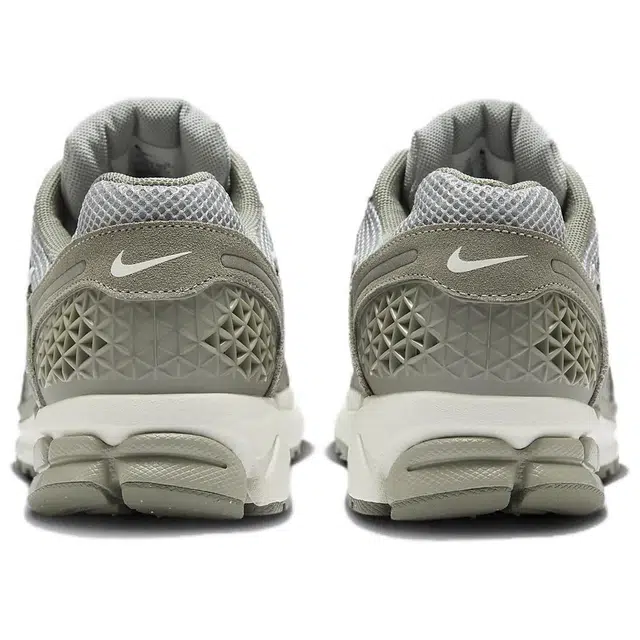 Nike Air Zoom Vomero 5
