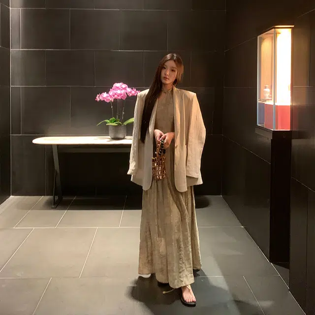 区区欧阳 薄款一粒扣长袖西装 女款