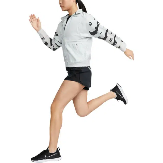 Nike Therma-FIT Run Division Logo