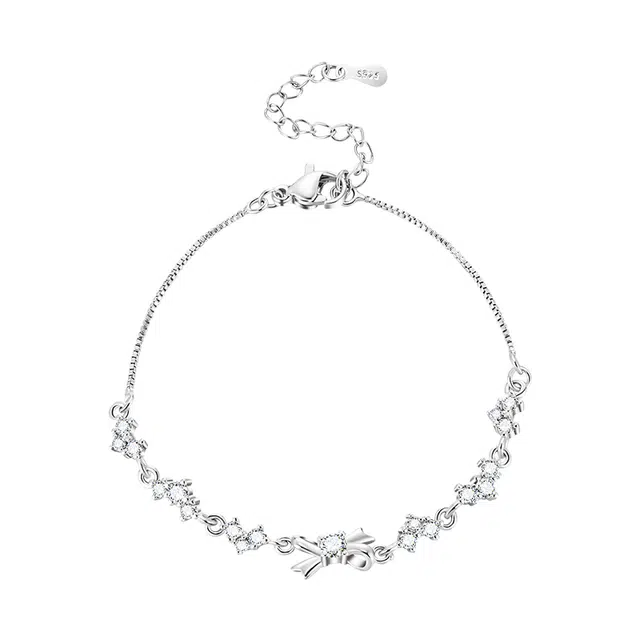 迷颂玛 小众设计爱心蝴蝶结日常生活不挑人尽显浪漫俏皮轻奢爱心成为人群中的独特风景开启时尚浪漫之旅 合金 锆石送 女友 手链 女款