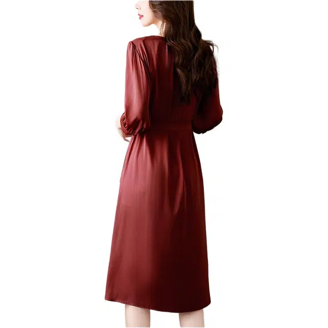 水墨佳人 纯色中长款百搭简约长袖连衣裙 女款