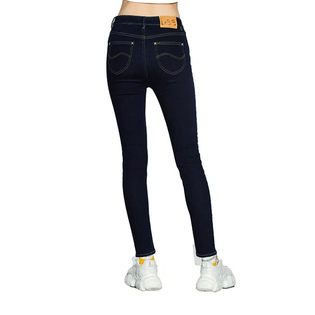 Lee FW22 419