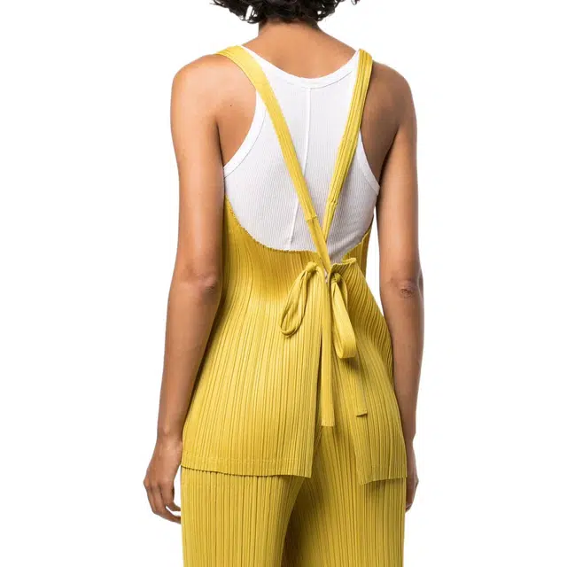 PLEATS PLEASE ISSEY MIYAKE