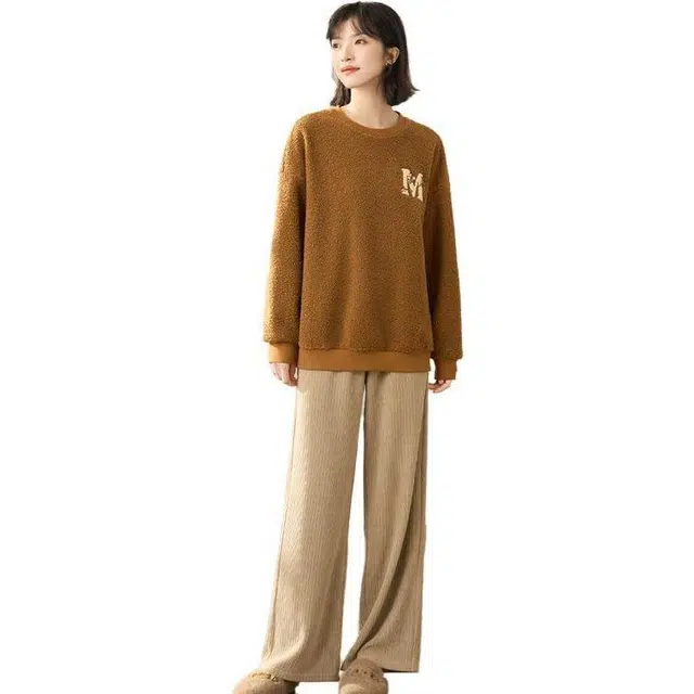 茵曼 圆领套头字母印花长袖卫衣 女款 咖啡色