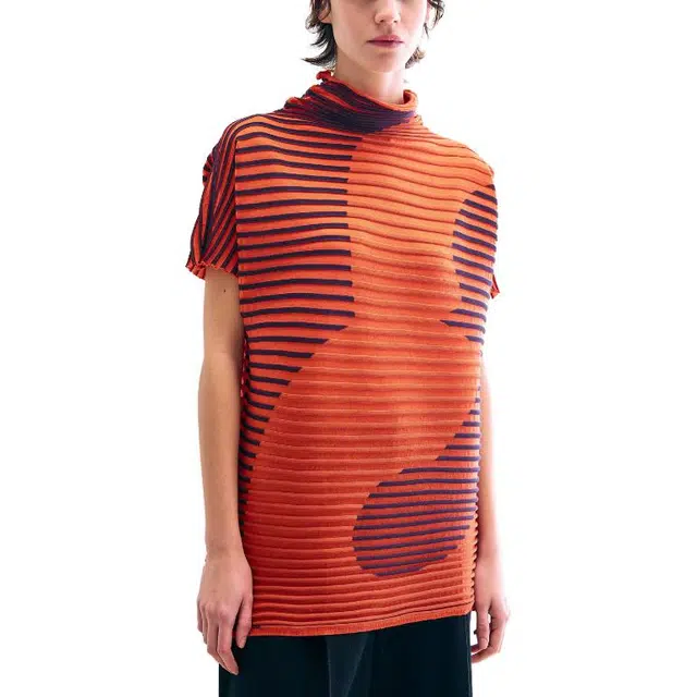 ISSEY MIYAKE Meander knit top