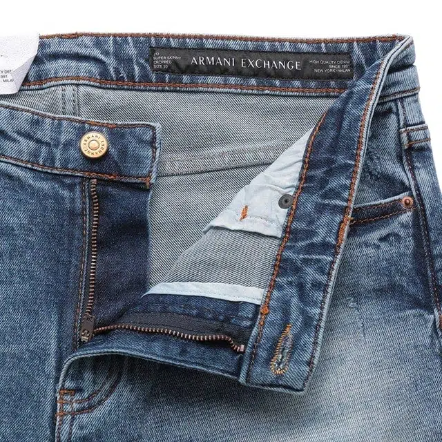 ARMANI EXCHANGE