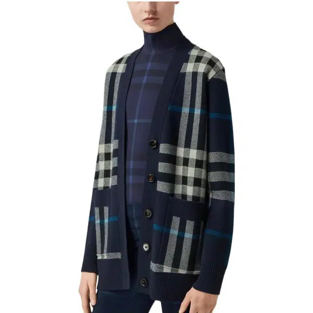 Burberry FW22 V