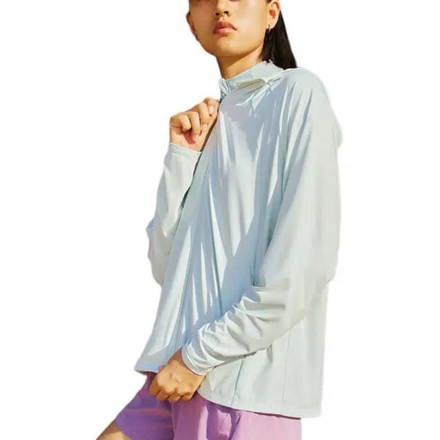 特步 纯色舒适轻薄拉链连帽 透气防紫外线防晒服 女款 冰粉蓝