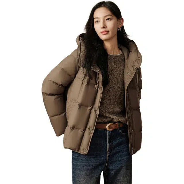 玖姿安娜蔻 休闲简约时尚连帽羽绒服 女款