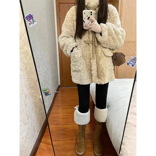 玉儿恋 气质绑带仿獭兔毛加厚保暖宽松时尚绒感外套 女款 杏色