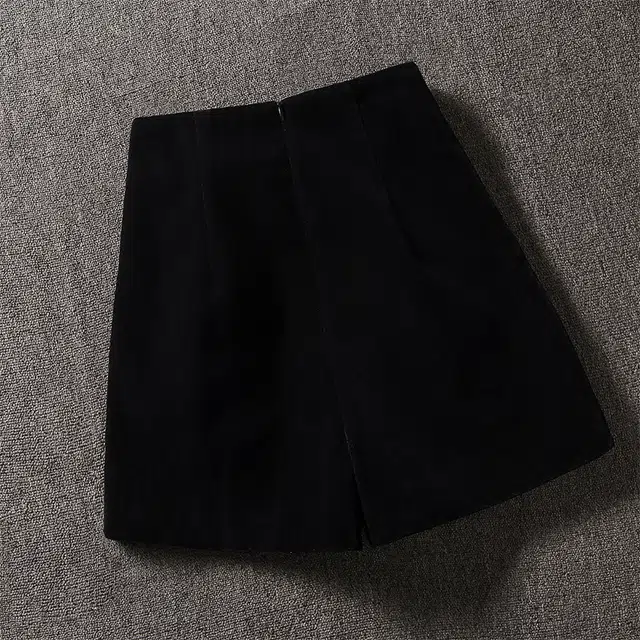 丝柏舍 复古气质拼色纽扣装饰简约宽松高腰阔腿休闲短裤 女款