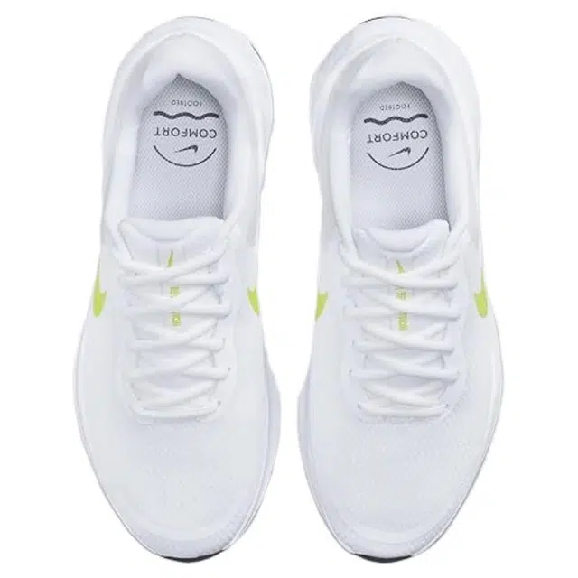 Nike REVOLUTION 7