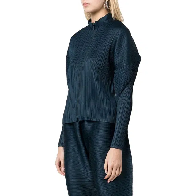 PLEATS PLEASE ISSEY MIYAKE