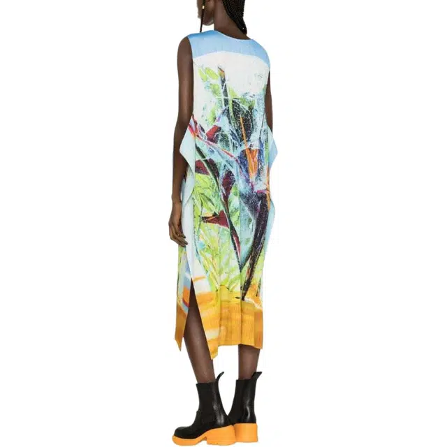 PLEATS PLEASE ISSEY MIYAKE