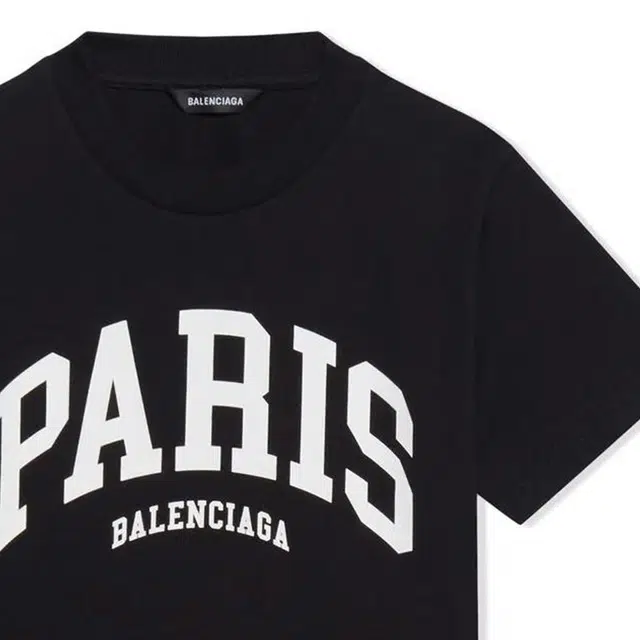 Balenciaga SS22 T
