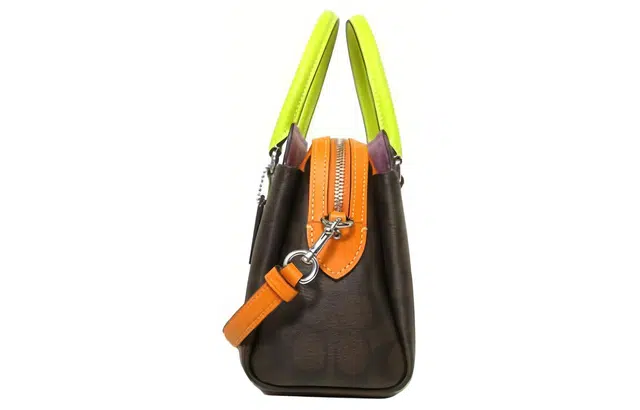 COACH Darcie 17 Logo PVC