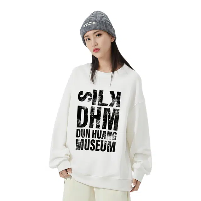 敦煌博物馆 美式复古基础款纯色字母印花落肩套头宽松圆领休闲卫衣 男女同款