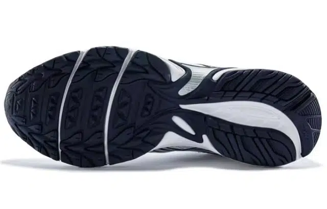Asics EIGHT