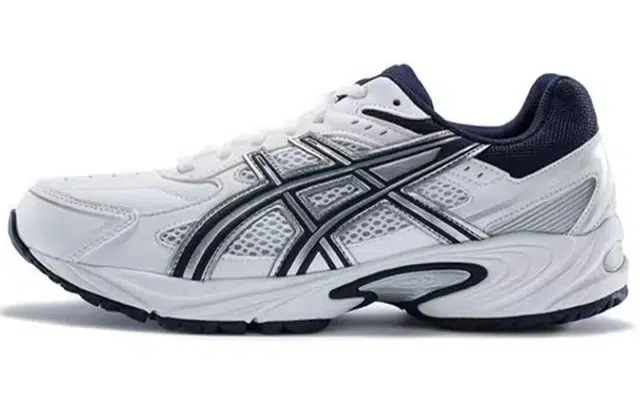 Asics EIGHT