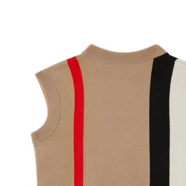 Burberry FW22 V