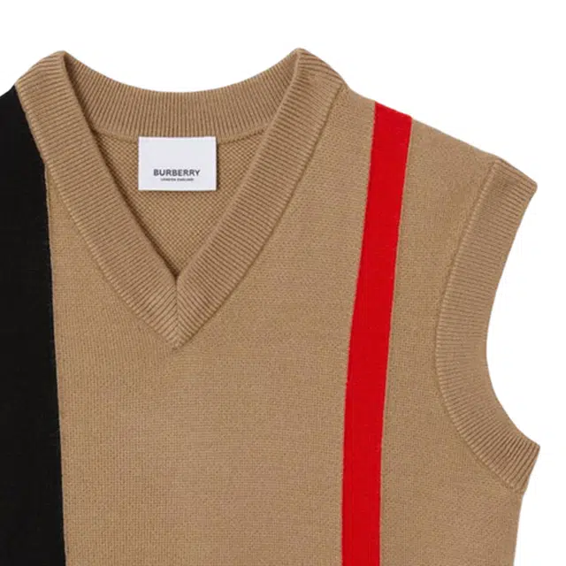 Burberry FW22 V