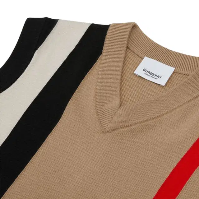 Burberry FW22 V
