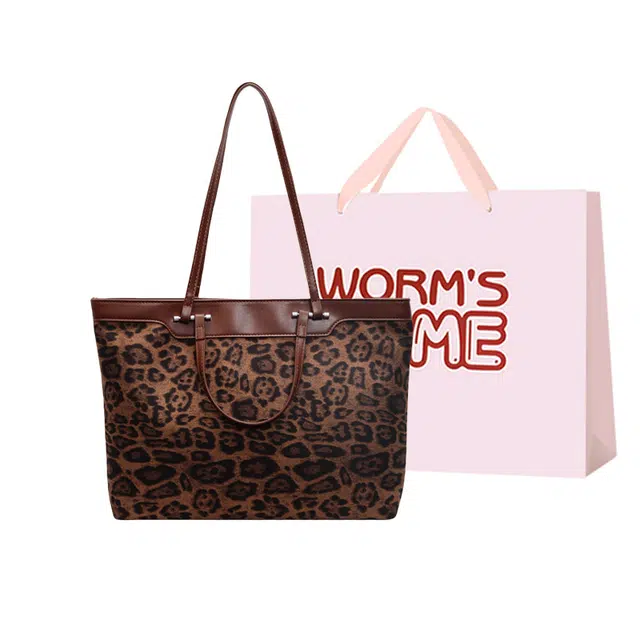 WORM'S HOME Tote